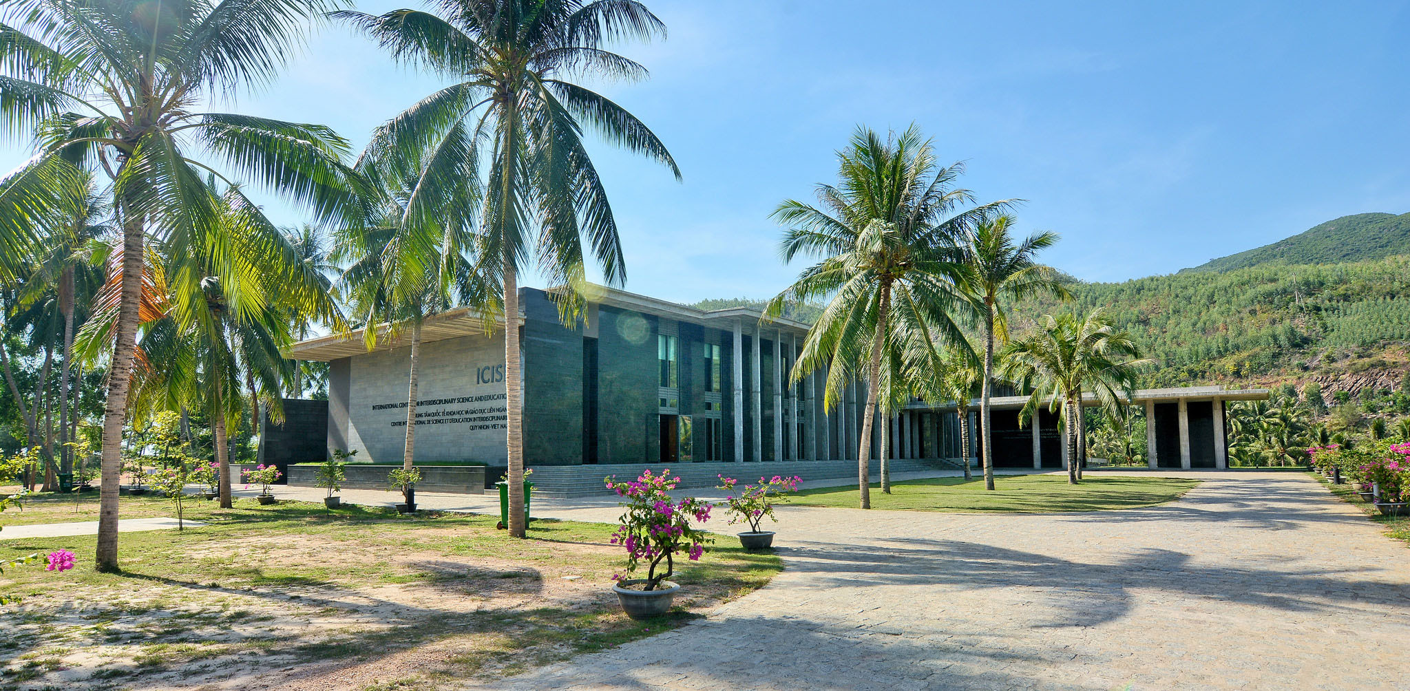 Rencontres du Vietnam: The Fourth International Conference on Nano Life Science: Nano Biotechnology, Biophysics, Computation (NanoBioCoM2026)